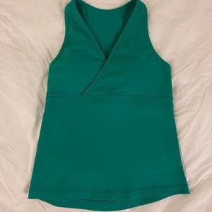 Lululemon Yoga Top 💓 Kelly Green 💓 Unique!